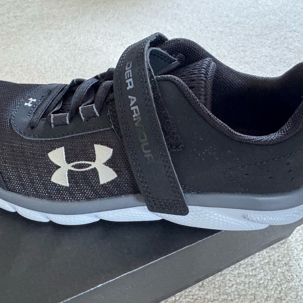 NEW! Under Armour Youth Sneakers-3Y